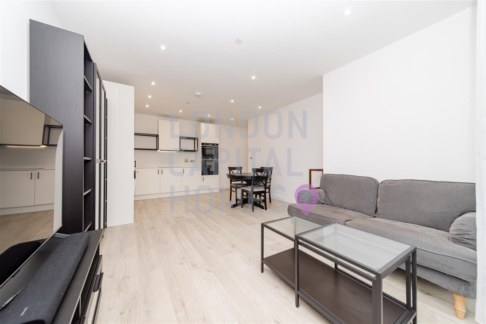 2 bed property in Coster Avenue, London